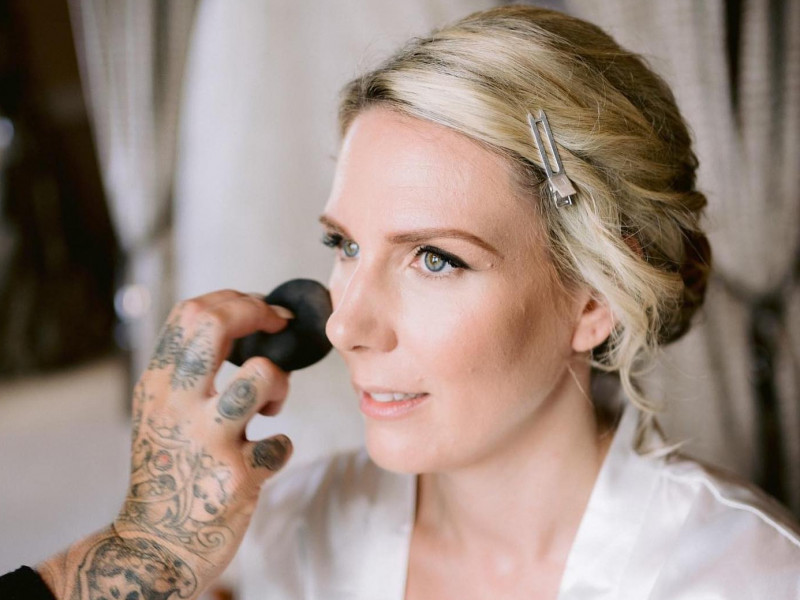 helena-larsen-makeup-hair
