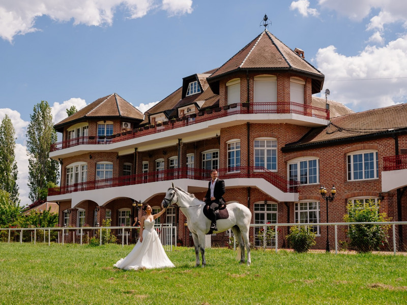 the-jockey-club-surcin